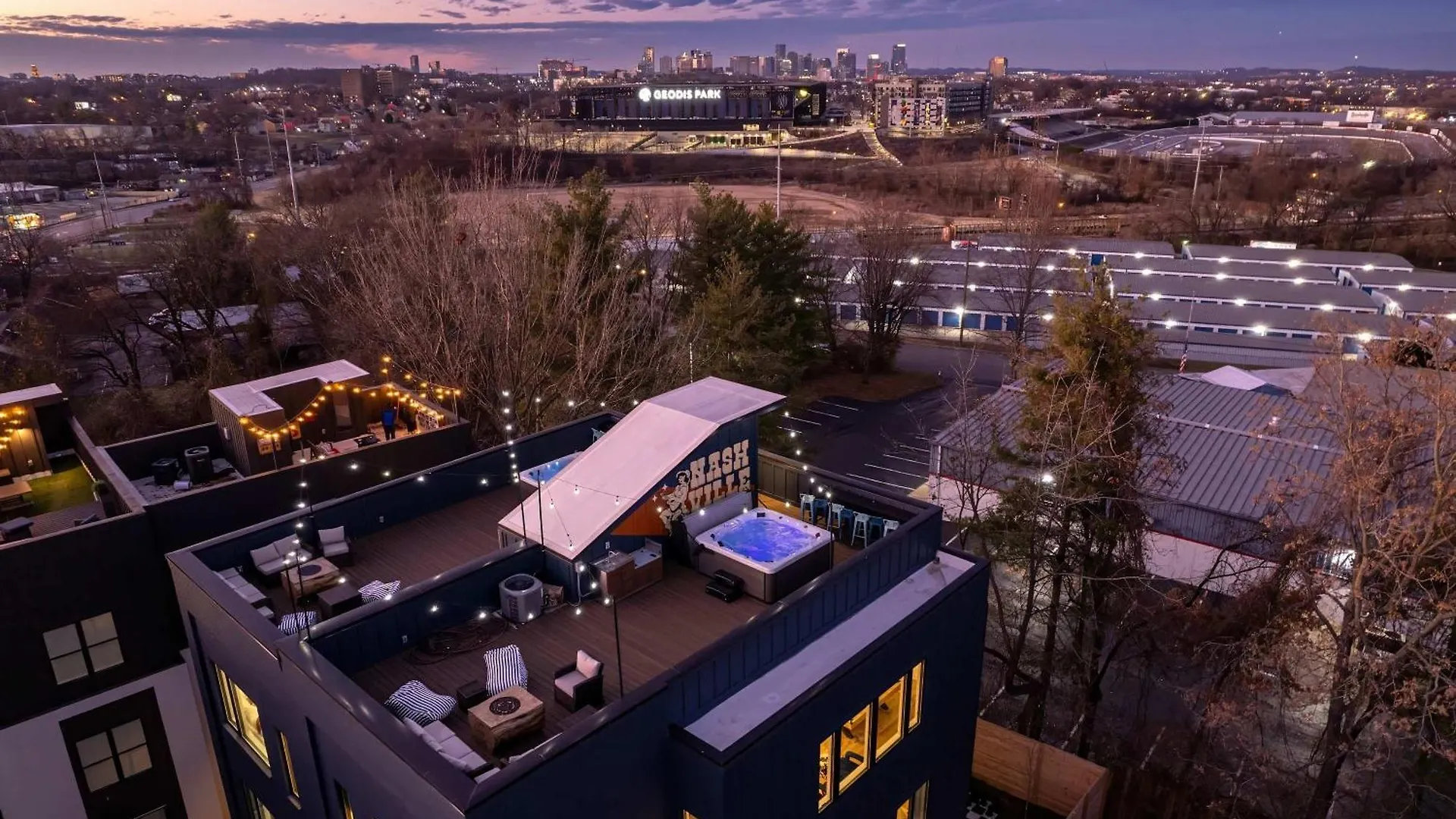 Rooftop Deck Hot Tub Game Room Downtown Nashville