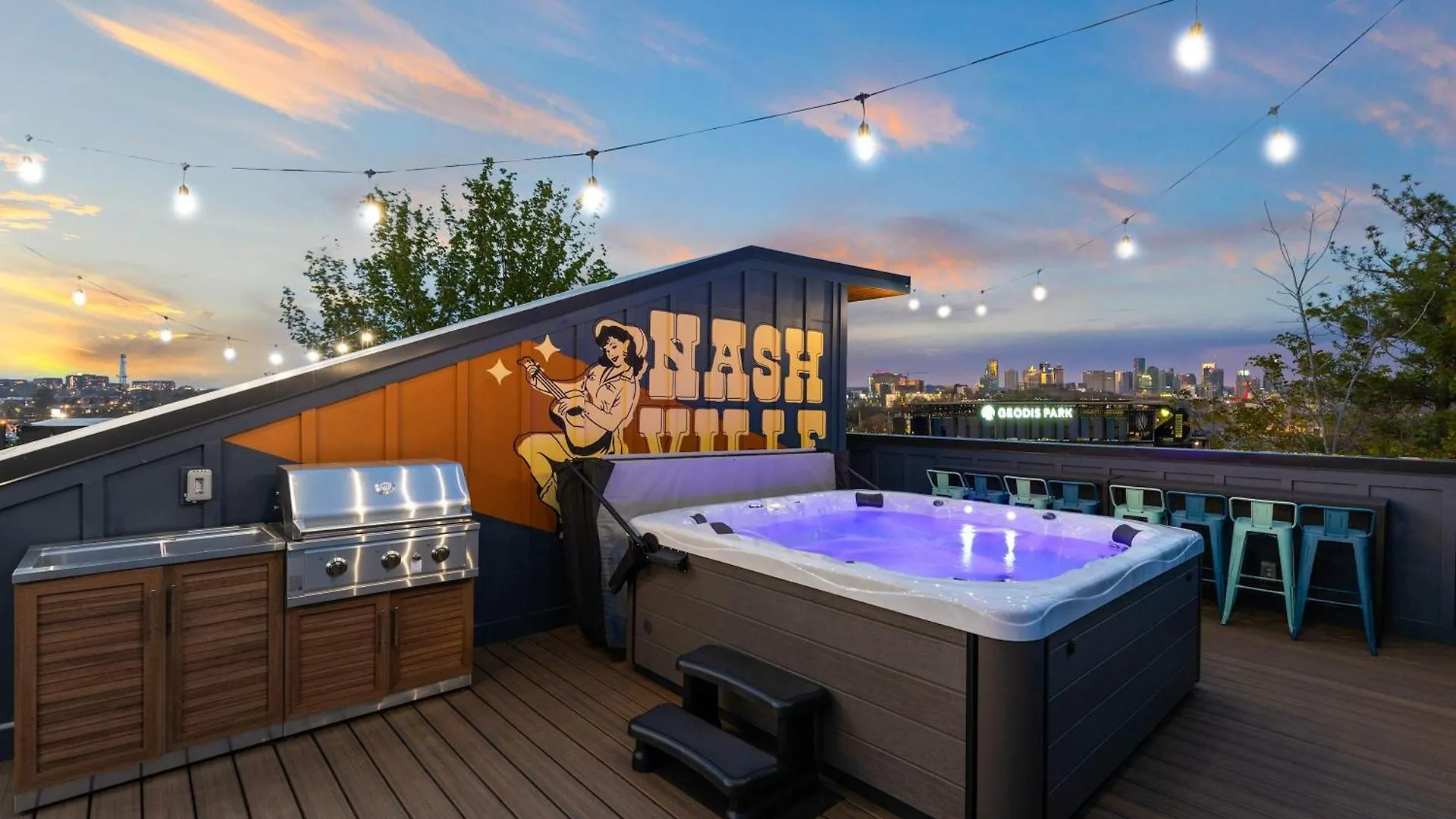 Rooftop Deck Hot Tub Game Room Downtown Nashville 0*,  Stati Uniti