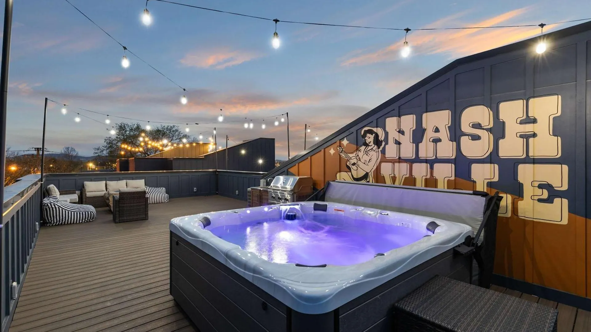 Rooftop Deck Hot Tub Game Room Downtown Nashville